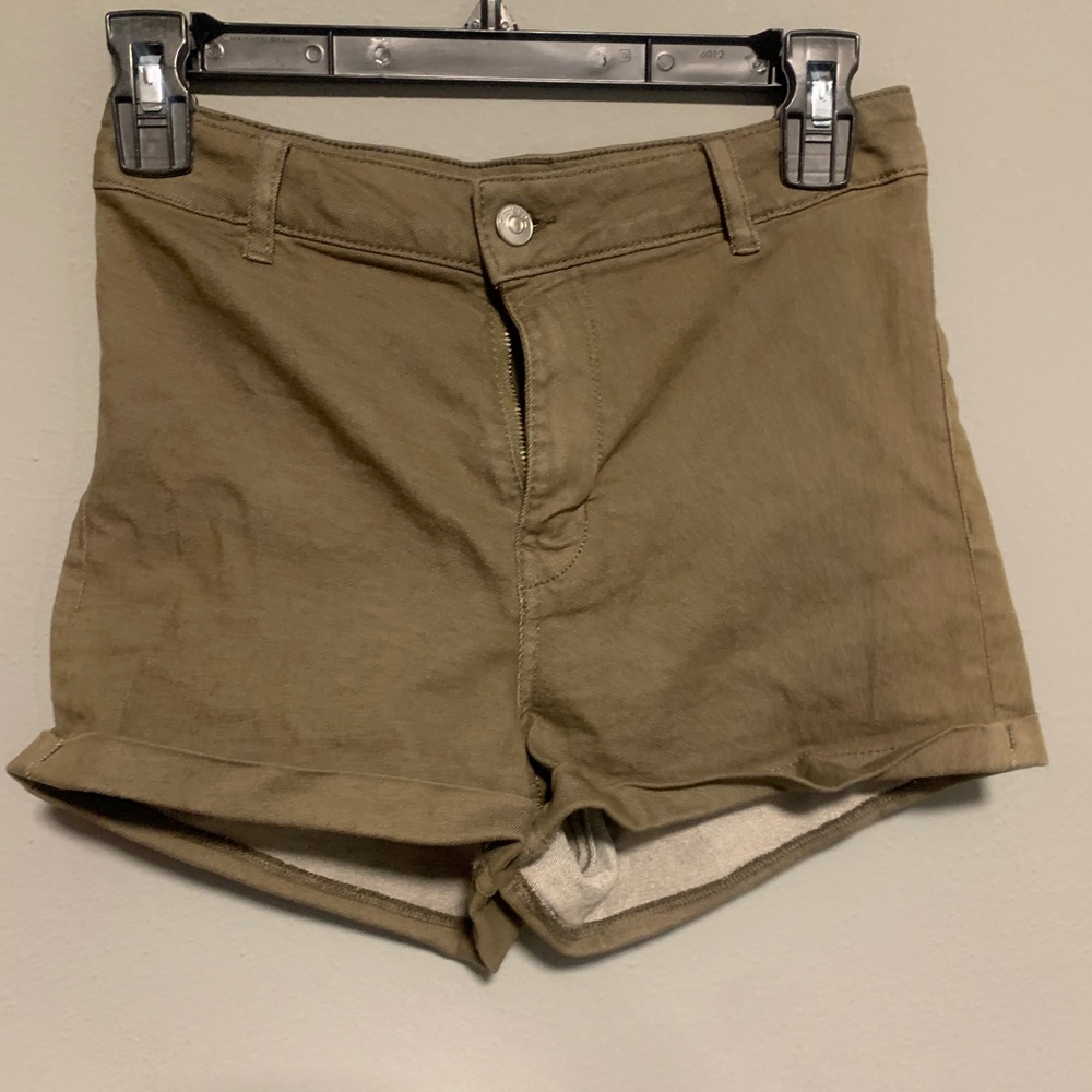 H&M olive green shorts
